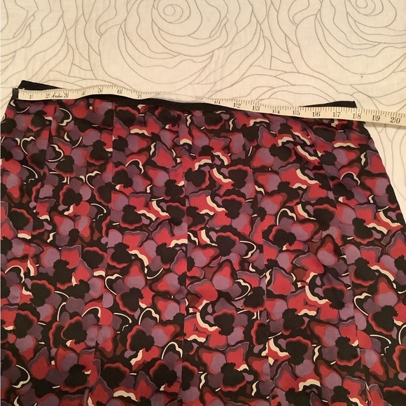 Flip Skirt - Picture 2 of 3